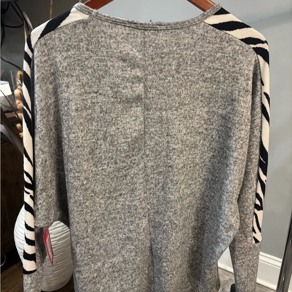 NWT ✨ Twenty Second Grey Tie-Hem Pullover with Zebra Print Shoulders- size small